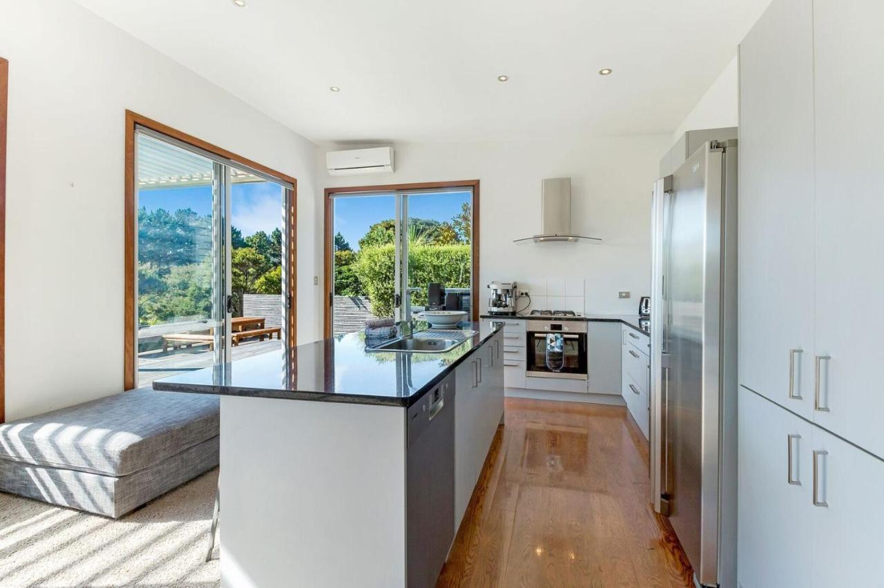Karaka Sanctuary With Spa Pool By Waiheke Unlimited Oneroa Værelse billede